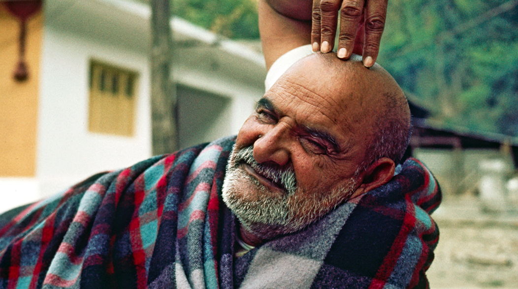 कैंची-धाम-नीम-करोली-बाबा-का-आध्यात्मिक-आश्रम-Facts-of-Neem-Karoli-Baba-Miracles-Of-Love